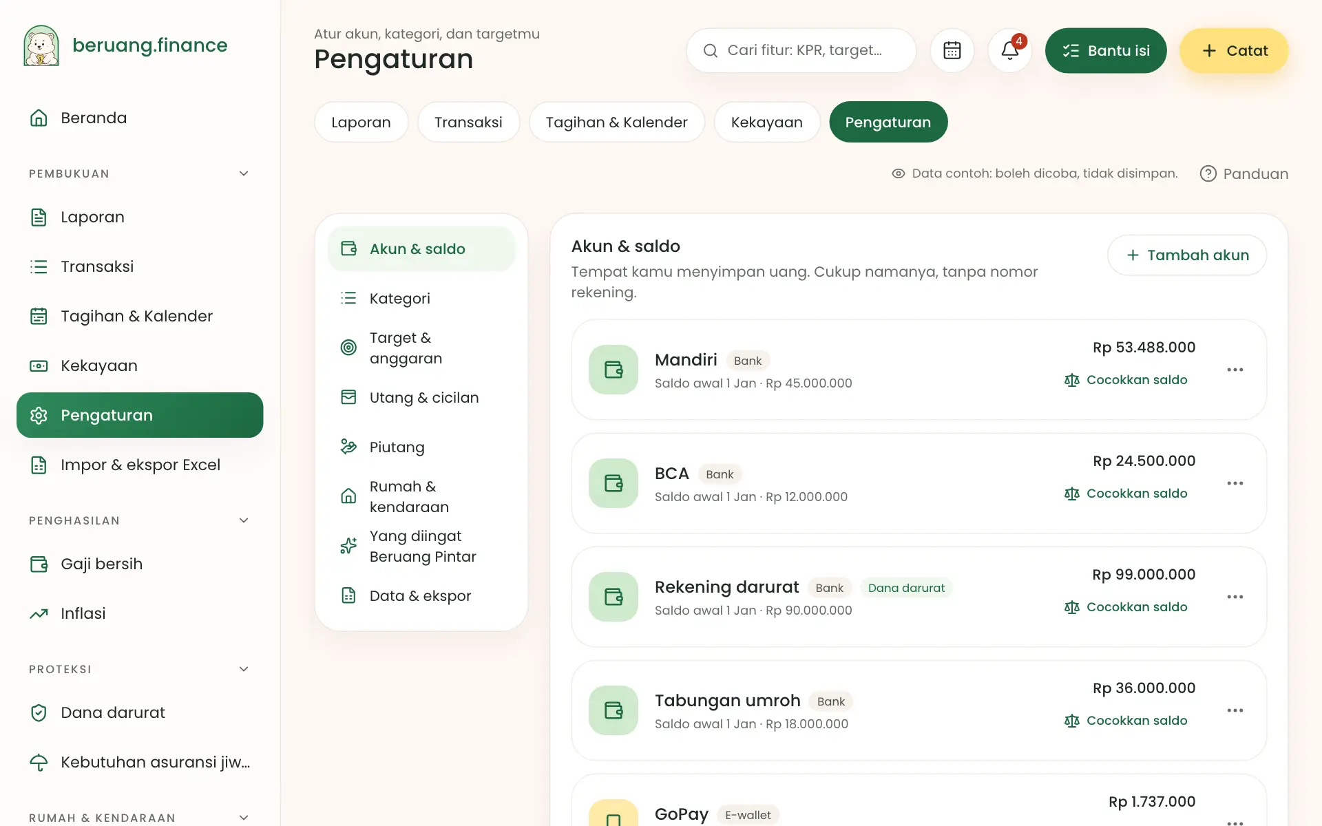 Halaman Pengaturan dengan menu bagian